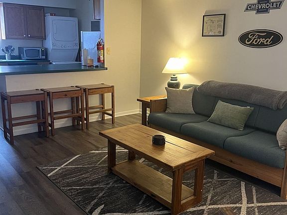 2nd image of 15 S Shafer St APT 505