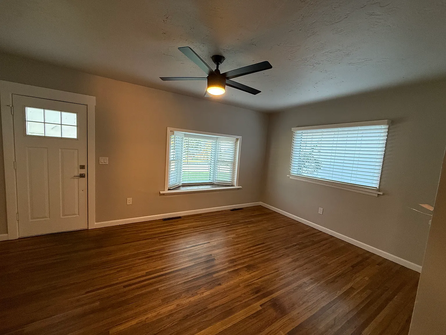 523 E Locust Ave — Photo 2