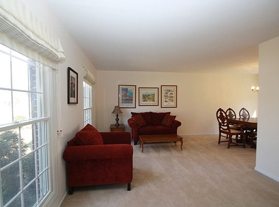 5th image of 523 N Walnut Ln