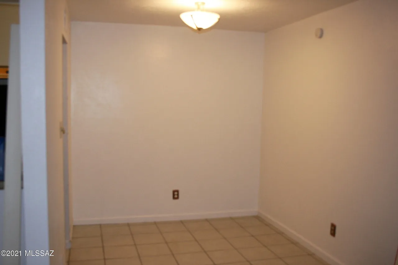 1 bed, 672 sqft, $1,000 — Photo 4