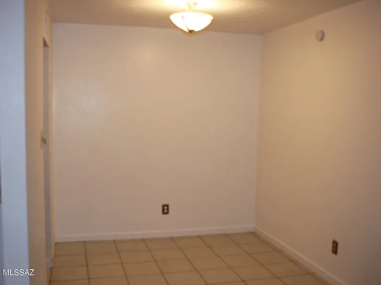 1620 N Wilmot Rd #F122 — Photo 4