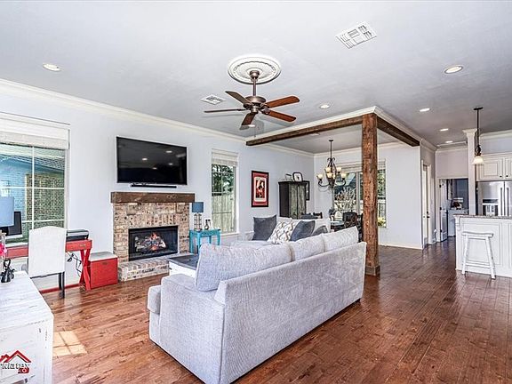 3rd image of 320 Evangeline Creek Dr