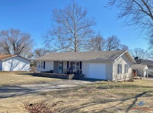 1005 Sycamore Dr, Warsaw, MO 65355
