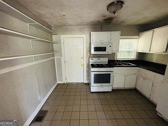 5th image of 2835 Burton Rd NW