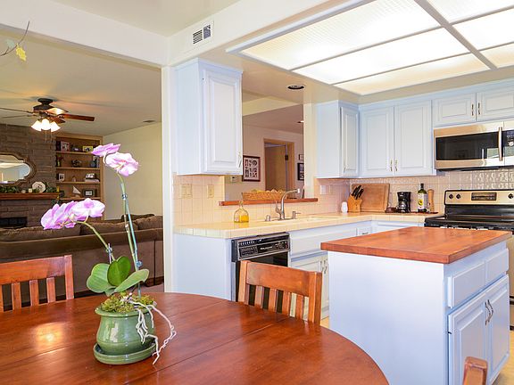 1 of 3 Kitchen pictures