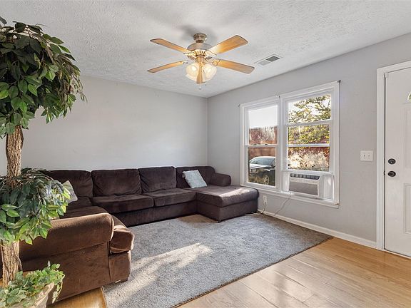 5th image of 74 Branstetter Park Rd