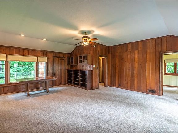 4th image of 355 Park End Dr