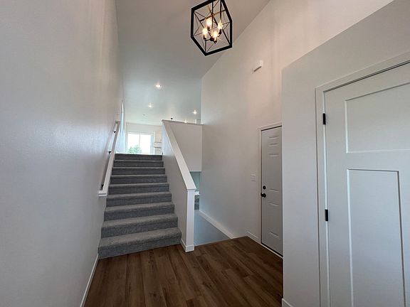 2nd image of 3063 39th Ave S