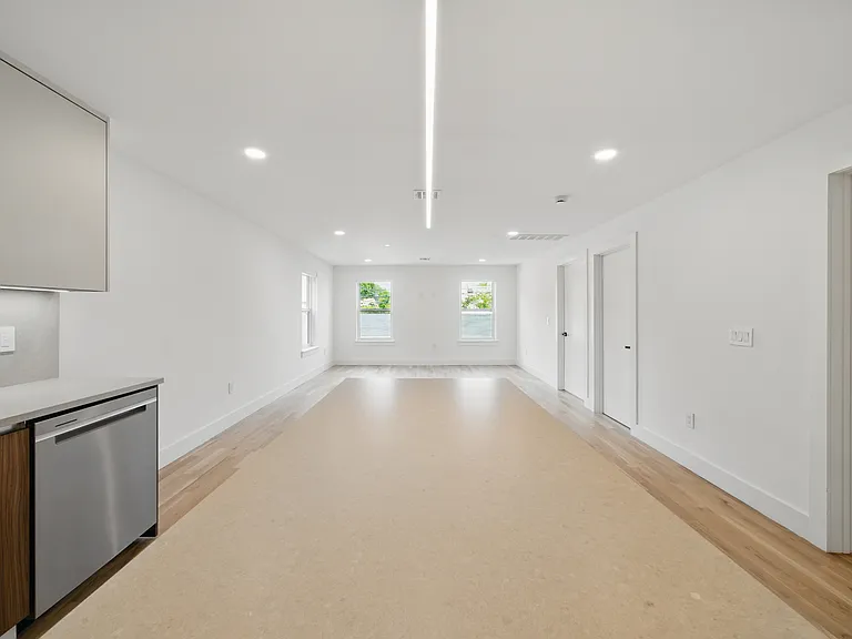 11 W Railroad Ave #2 — Photo 2