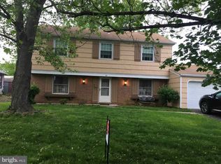 27 Peartree Ln, Willingboro, NJ 08046