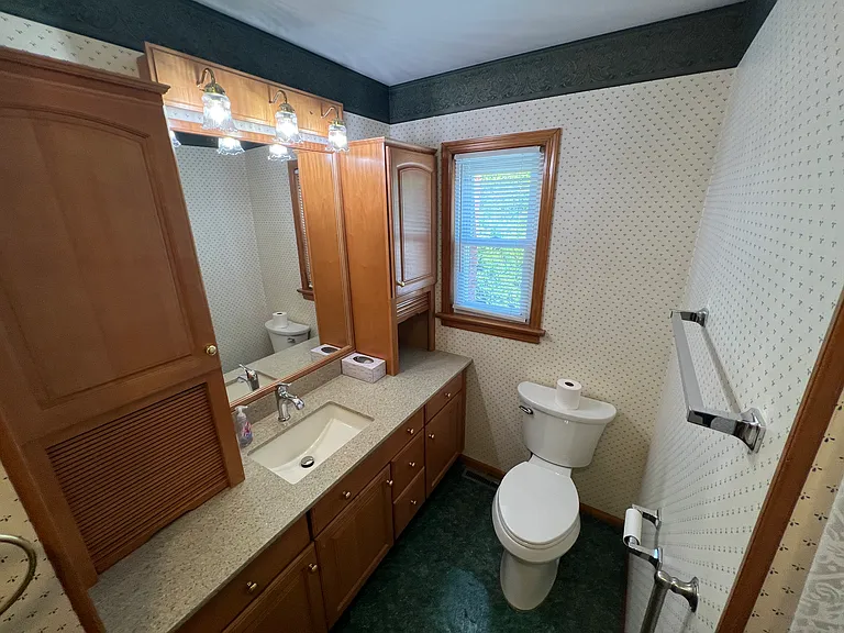 2332 Woodcrest Ave — Photo 7