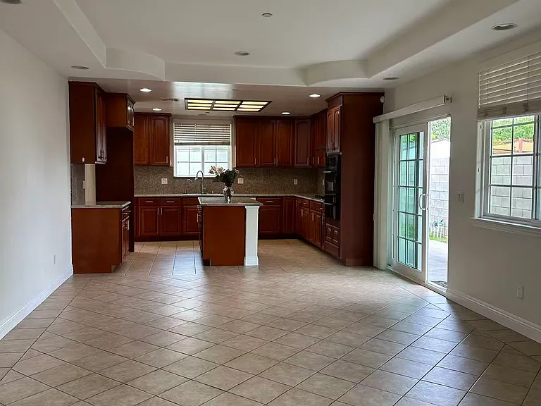 13736 Monterey Ave — Photo 15