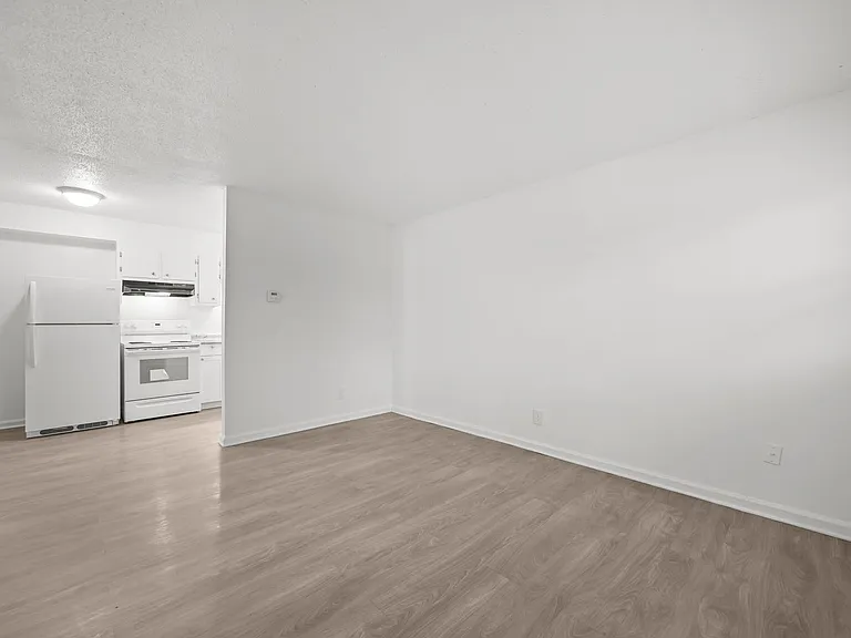 308 W Trinity Ave — Photo 10