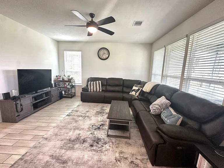 5027 Hickory Deer Ln — Photo 7