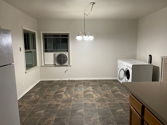 4th image of 809A W Charlotte St