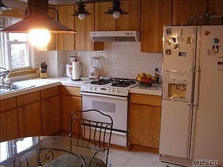 3rd image of 2037 New Hyde Park Rd