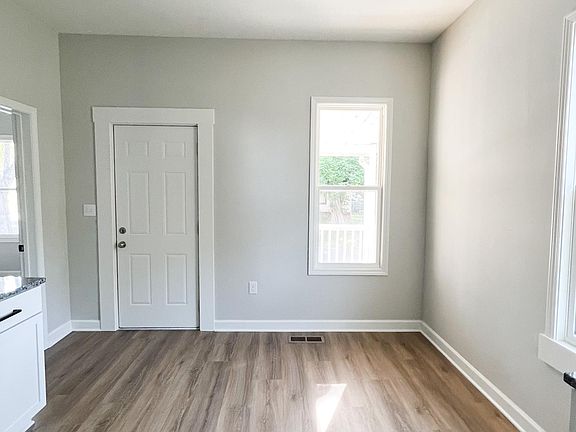 4th image of 51 Logan St