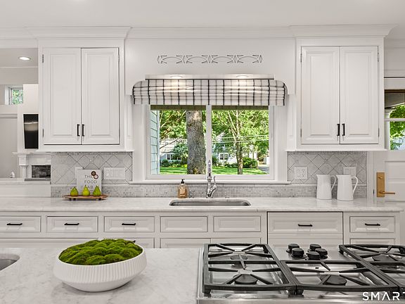 4th image of 18 Silver Brook Road
