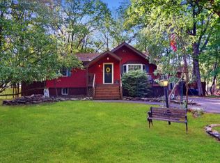 157 Roundhill Rd, Dingmans Ferry, PA 18328