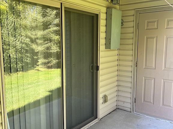 5th image of 41040 Rose Ln