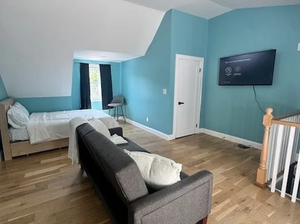 37 Crossland St Floor 2, Charlestown, RI 02813