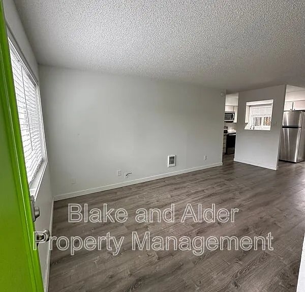 834 SE 42nd Ave — Photo 3