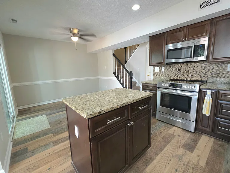 304 Arabian Cir — Photo 15