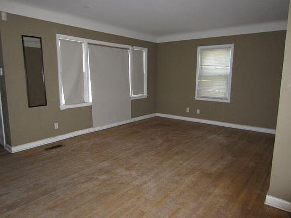 4th image of 2939 James Ave N