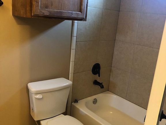 5th image of 1112 Eisenhower St APT A