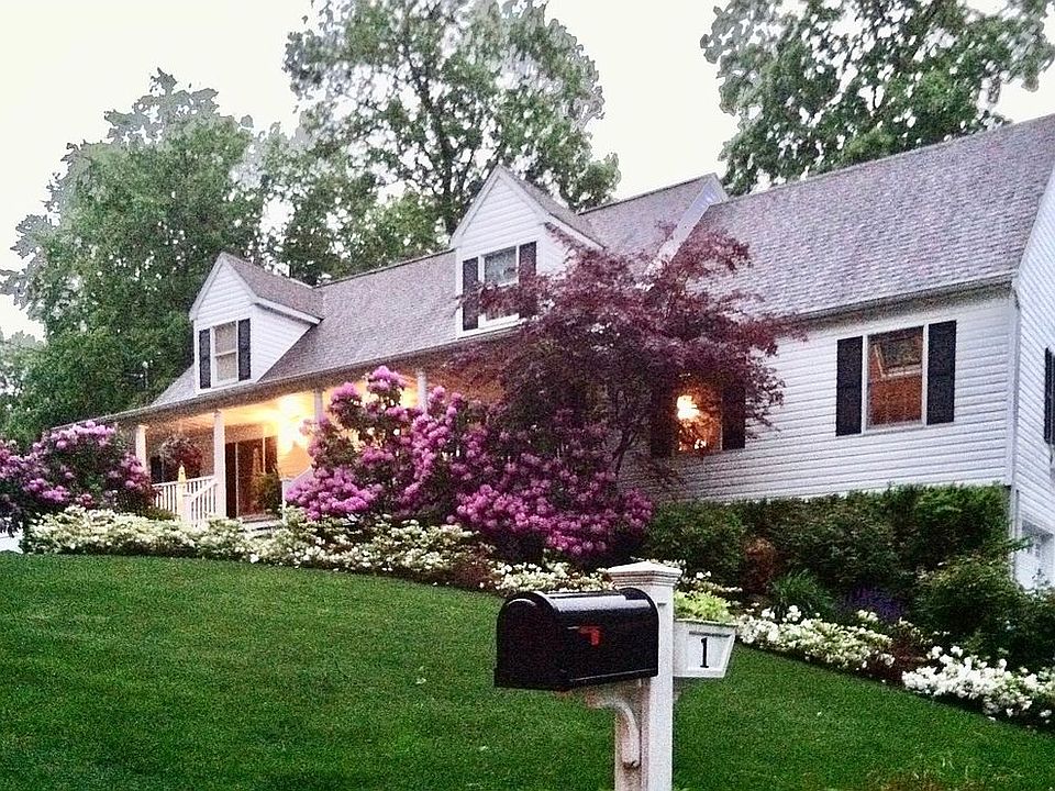 1st image of 1 Dogwood Dr