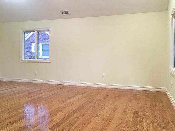 3rd image of 105 Crafton Ave #2F