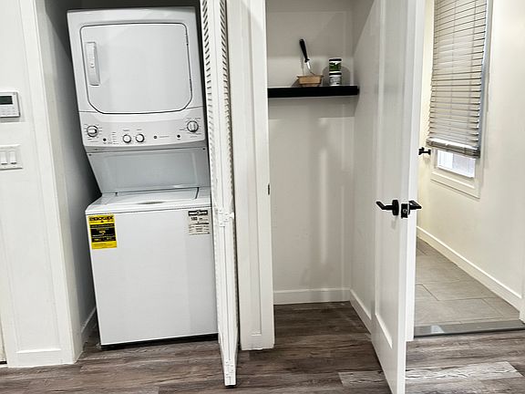 5th image of 118 Van Horne St Floor 2