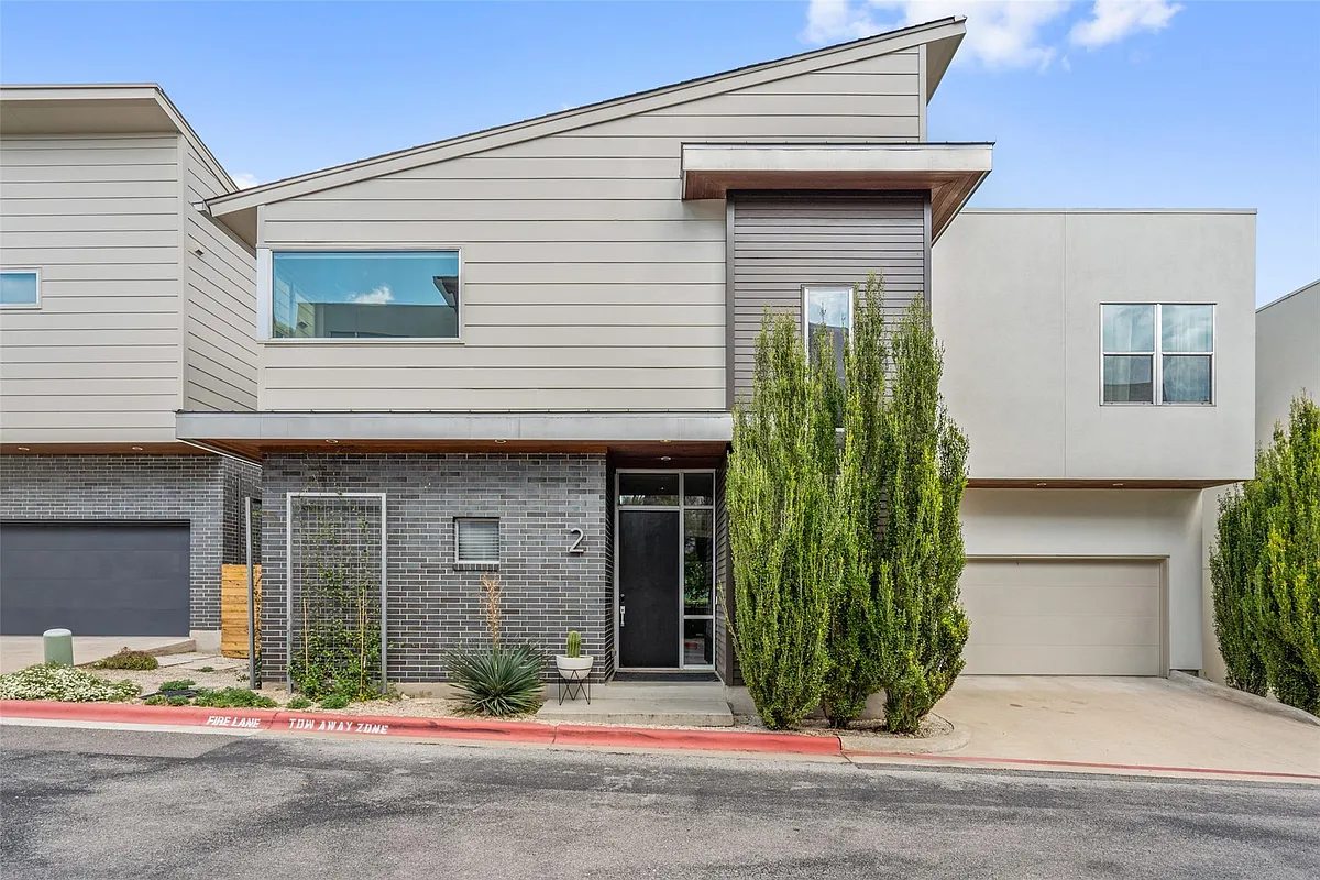 Building Photo - 2105 Goodrich Ave #2
