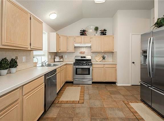2nd image of 1407 Meadowbrook Dr