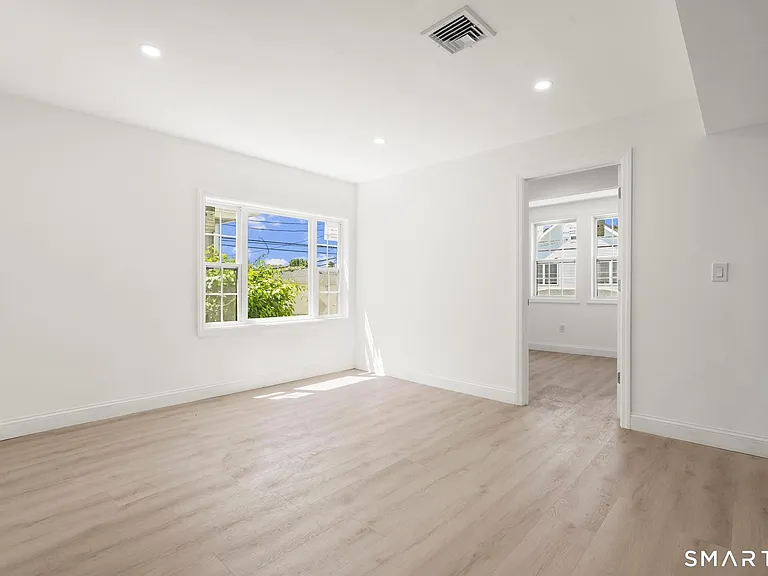 64 Soundview Ave #2 — Photo 6