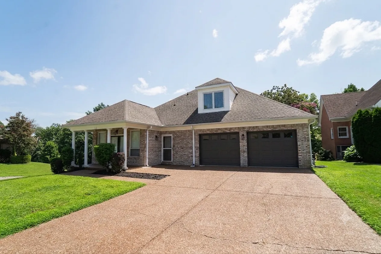 3 bed, 2.5 bath, 2846 sqft, $3,950 — Photo 1