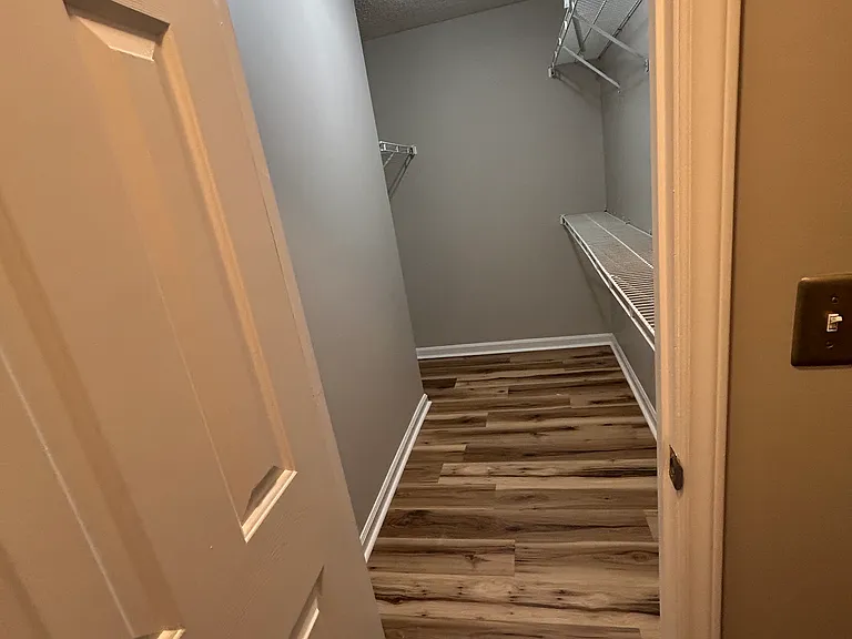 112 Breezewood Dr #D — Photo 6
