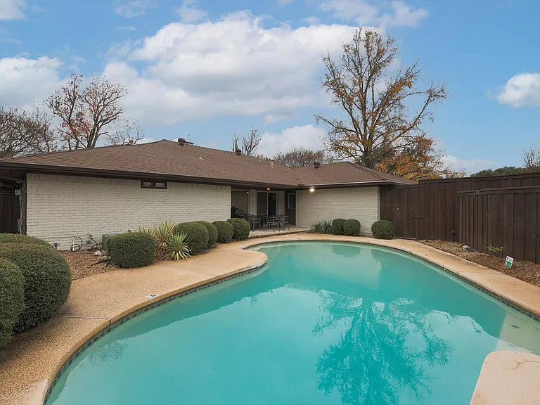 2116 Newcastle Cir — Photo 36