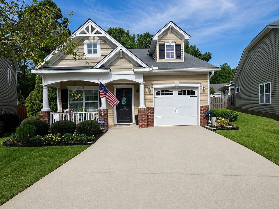 1st image of 144 Cambridge Hill Dr