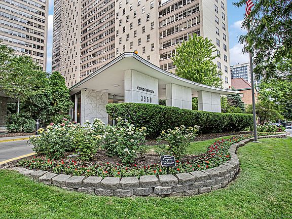 2nd image of 3950 N Lake Shore Dr APT 1726