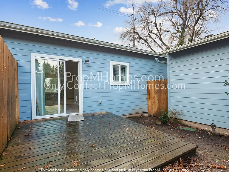 15559 NE Glisan St — Photo 15