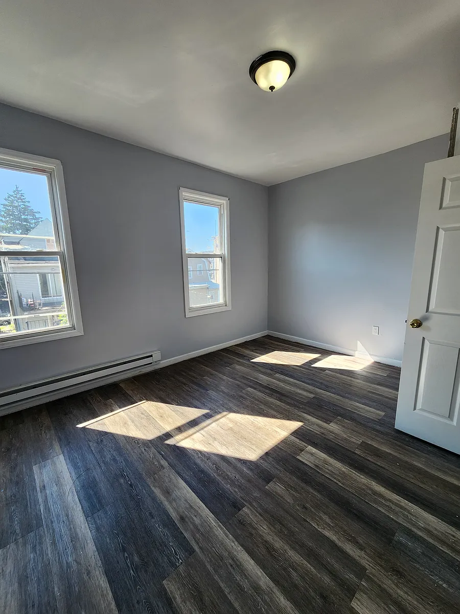Building Photo - 961 Grove St #2RE