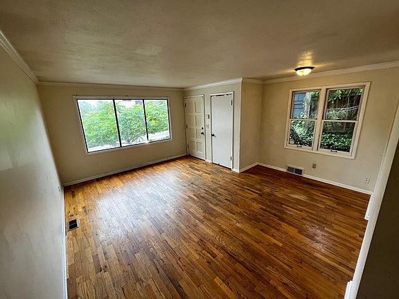 3rd image of 5713 NE 62nd St