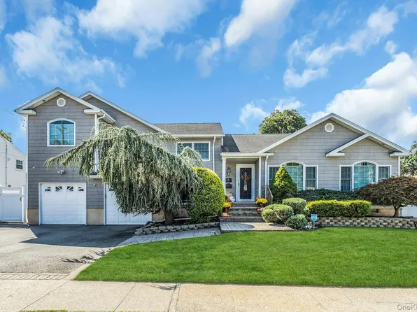 28 Grove Street, Massapequa, NY 11758