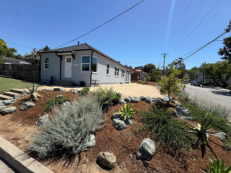 1254 Bond St — Photo 2