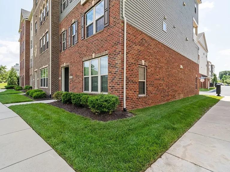 8020 Orchard Grove Rd — Photo 4