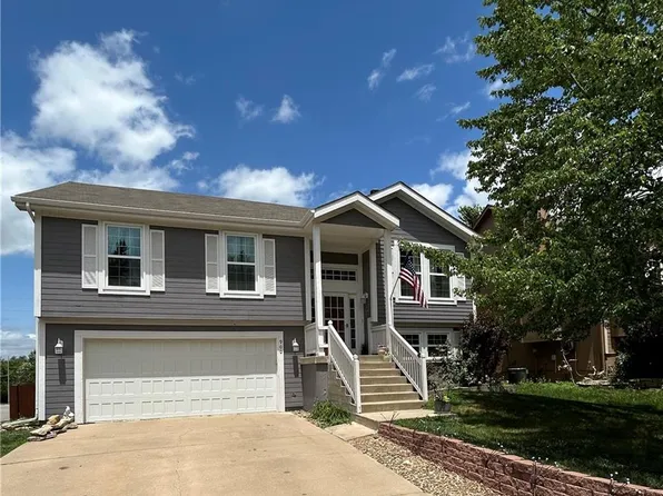 900 W Elizabeth St, Olathe, KS 66061