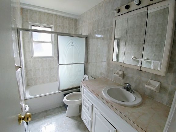 3rd image of 214-9 23rd Ave #2