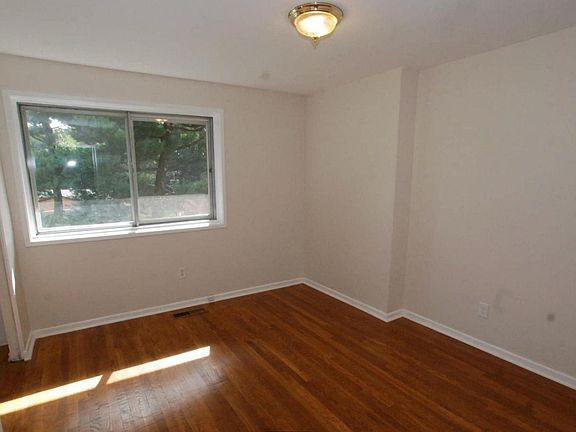 5th image of 10128 Fair Woods Dr