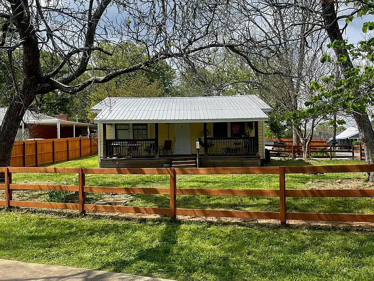 364 Branch St — Photo 2